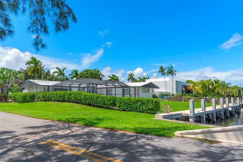 661 Layne Blvd, Hallandale Beach, Florida, United States. - Photo 11