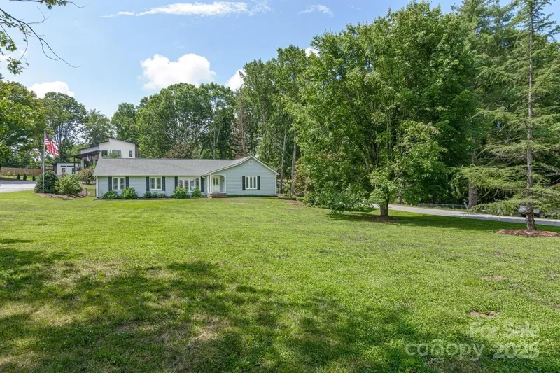 231 Kimberly Ann Drive, Hendersonville, NC 28792, Hendersonville, North Carolina, United States. - Photo 37