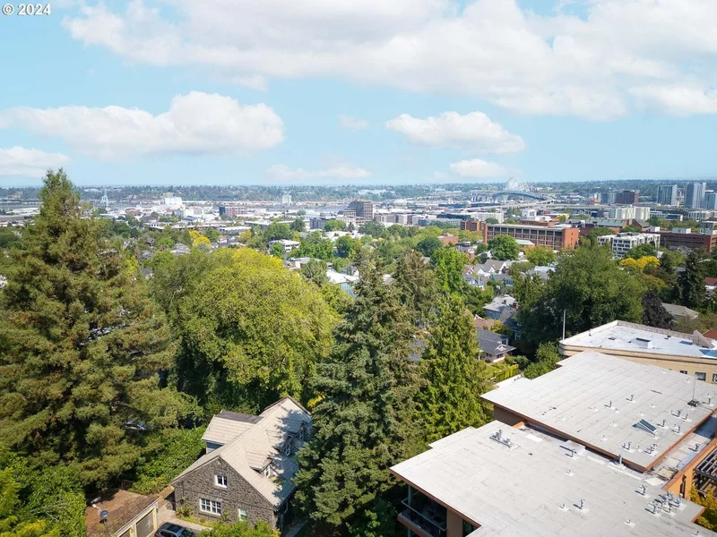 720 NW Westover Cir, Portland, OR 97210, Portland, Oregon, United States. - Photo 35