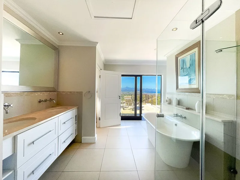 50 Ponta Delgarda Avenue, Plettenberg Bay, Western Cape, South Africa. - Photo 25