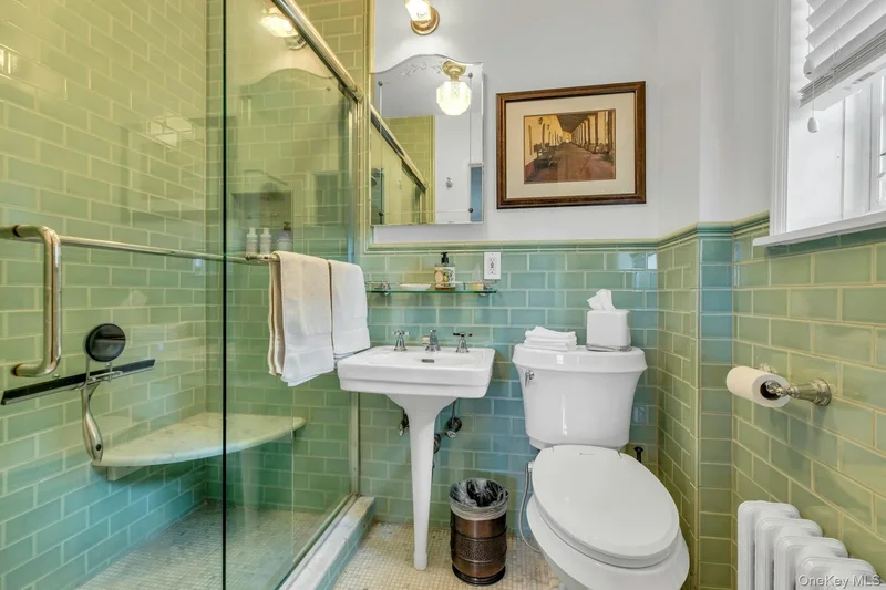 259 Lakeview Avenue W, Brightwaters, New York, United States. - Photo 41