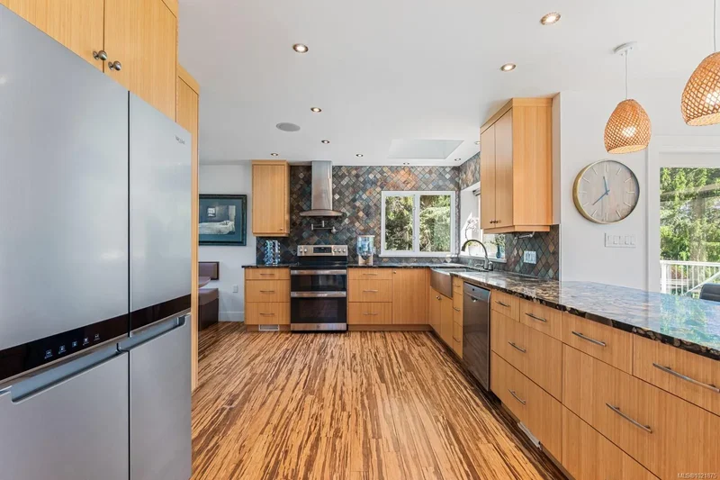 5605 Parker Ave, Saanich, British Columbia, Canada. - Photo 32