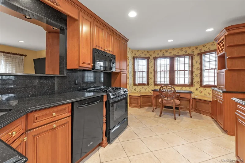 19 Dell Drive, East Rockaway, New York, United States. - Photo 16