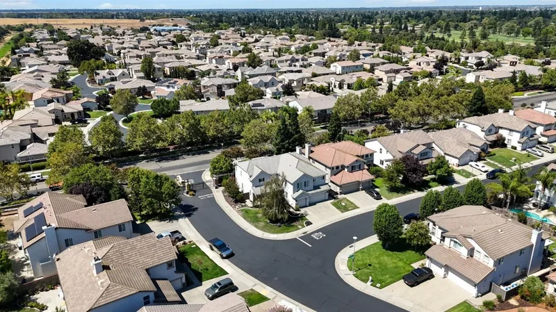 9664 Cypress Garden Lane, Elk Grove, CA 95757, Elk Grove, California, United States. - Photo 23