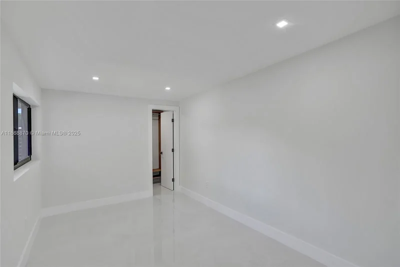 1931 NE 186th Dr, North Miami Beach, Florida, United States. - Photo 32
