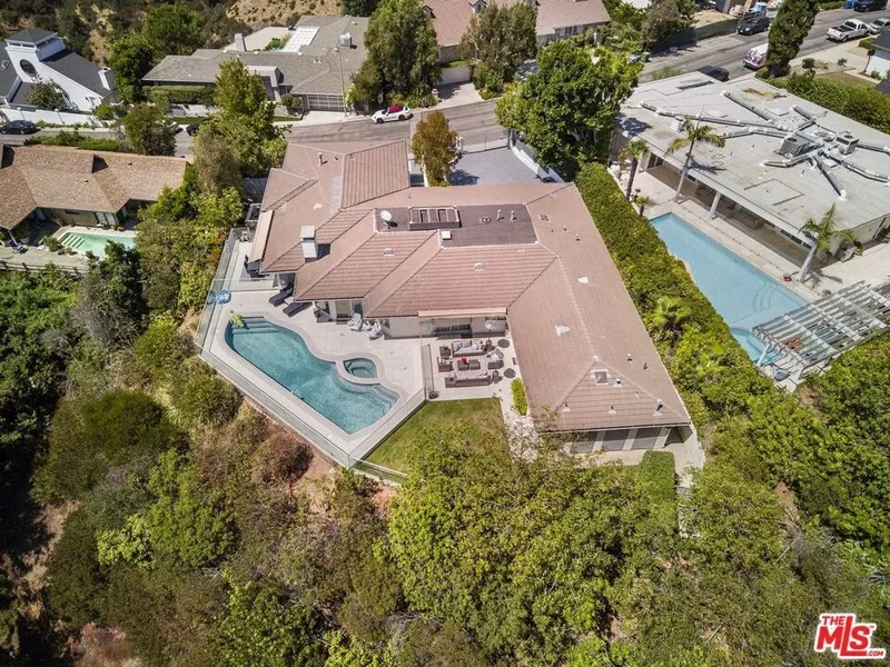9626 Highridge Drive, Beverly Hills, California, United States. - Photo 13