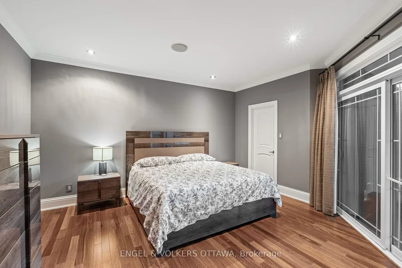 5800 Queenscourt Crescent, Ottawa, Ontario, Canada. - Photo 13