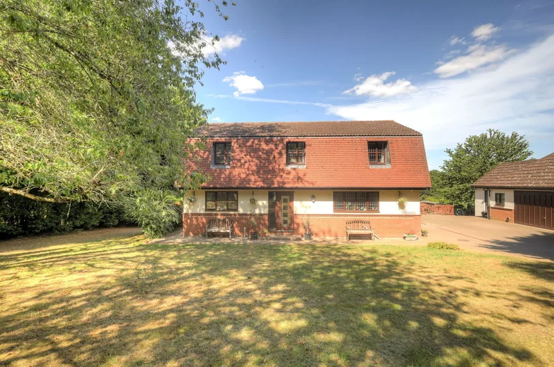 Homestead Drive, Basildon, Langdon Hills, England, United Kingdom. - Photo 15