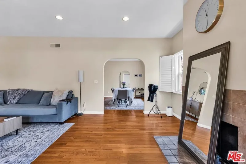 1073 S Mansfield Avenue, Los Angeles, California, United States. - Photo 21