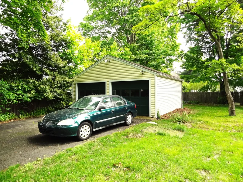 209 South Pine Creek Road, Fairfield, Connecticut, United States. - Photo 14