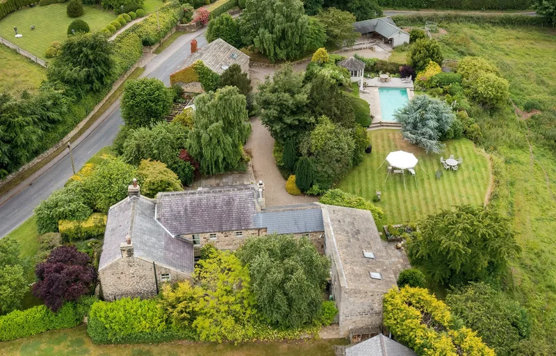 Wike, England, United Kingdom. - Photo 1
