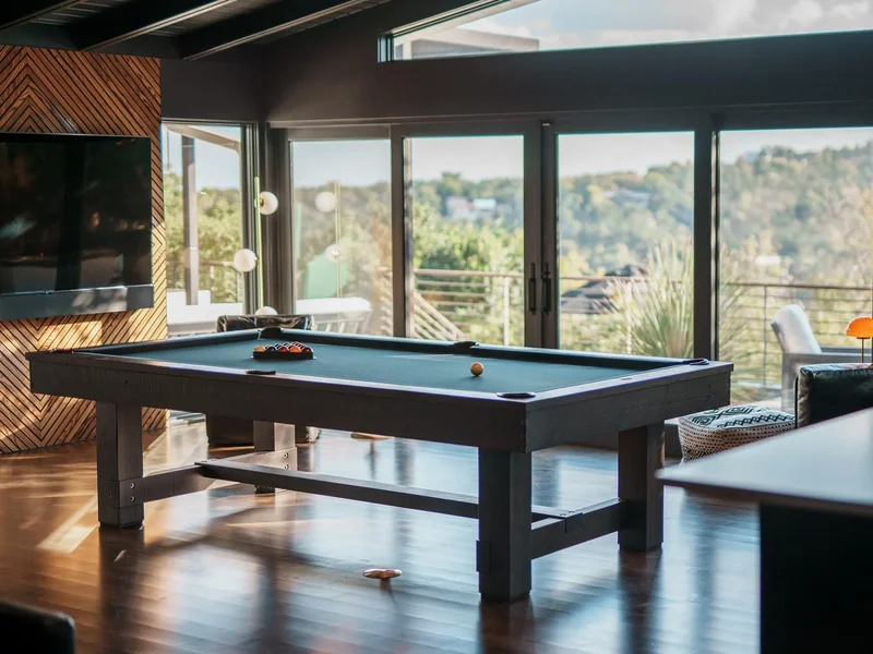 Single Family Residence in West Lake Hills