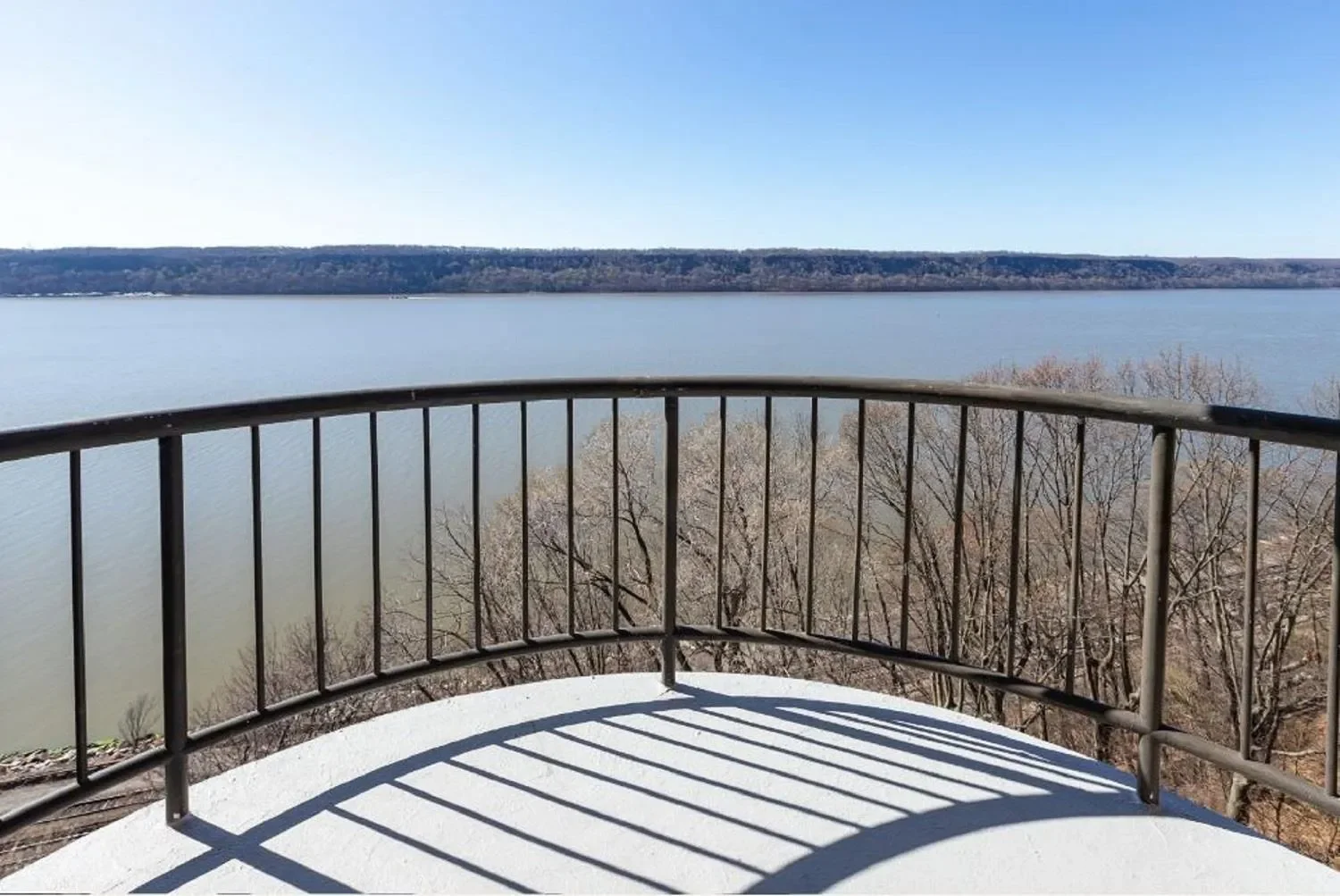 LA RIVE, 2521 PALISADE AVE, New York, New York, United States. - Photo 2