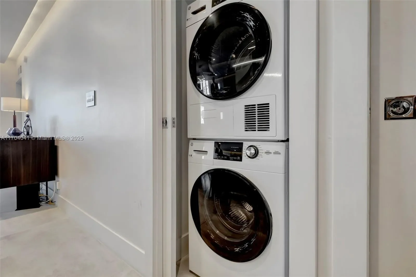 2301 Collins Ave 634/635, Miami Beach, Florida, United States. - Photo 11