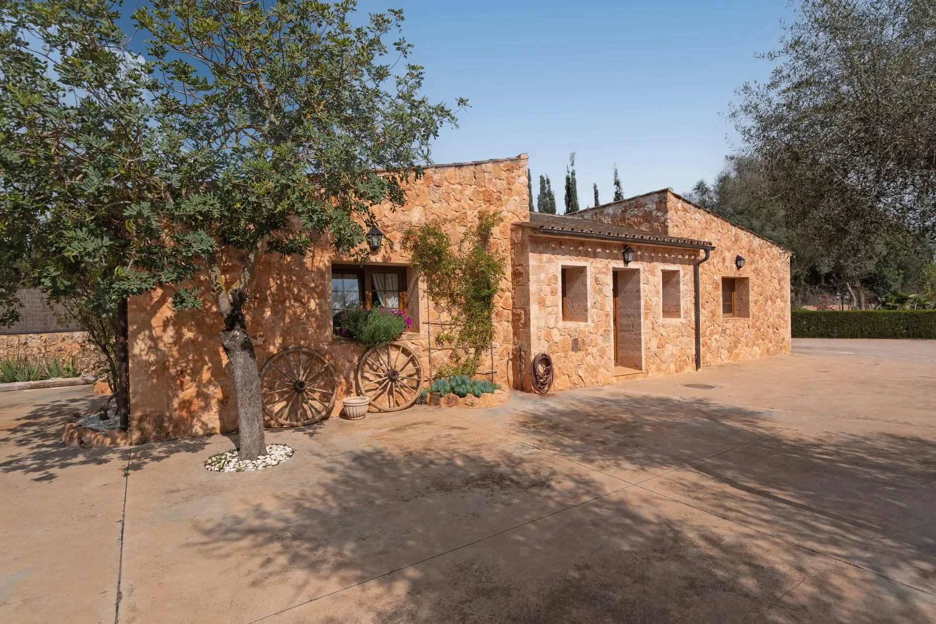 Exterior photo 10