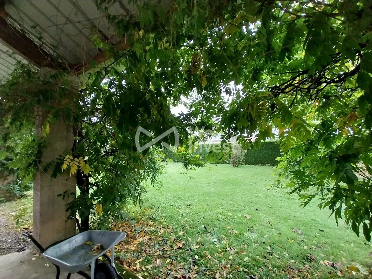 Exterior photo 5