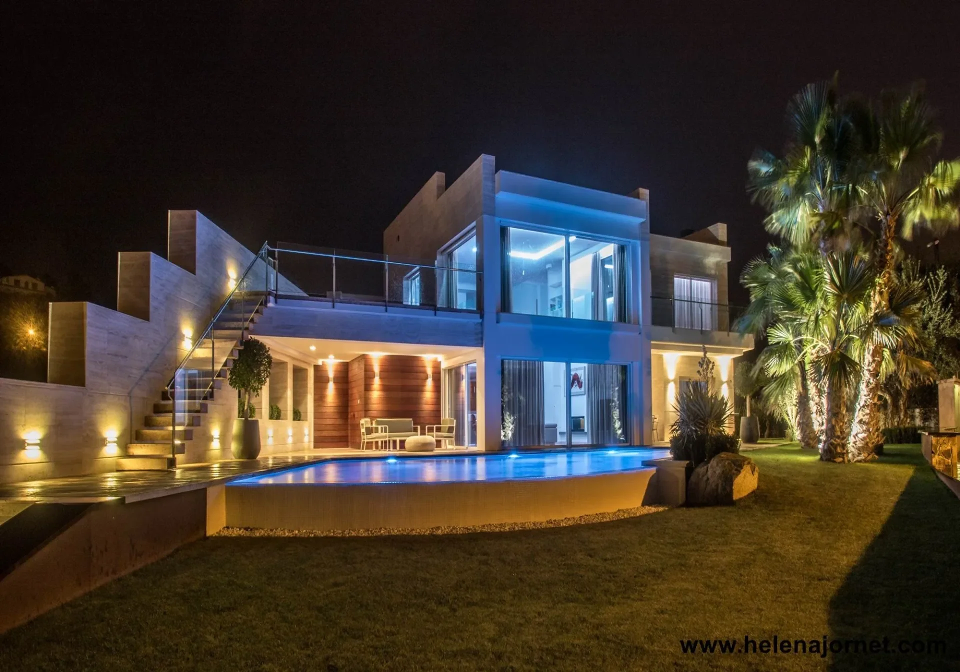 Exterior photo 3