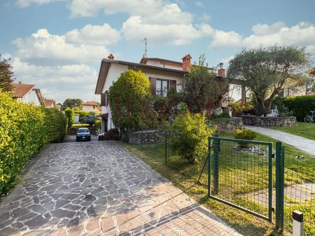 Via Thomas Alva Edison, Lomagna, Lombardy, Italy. - Photo 12