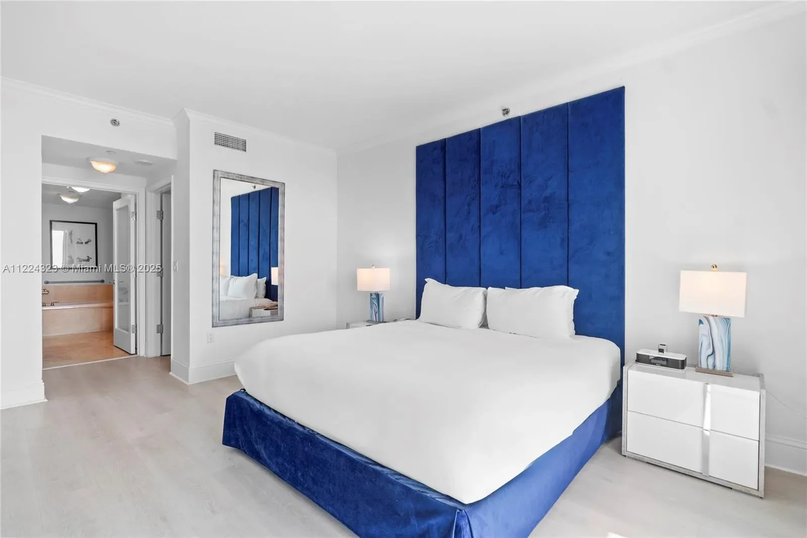 4401 COLLINS AV 2906/2908, Miami Beach, Florida, United States. - Photo 17