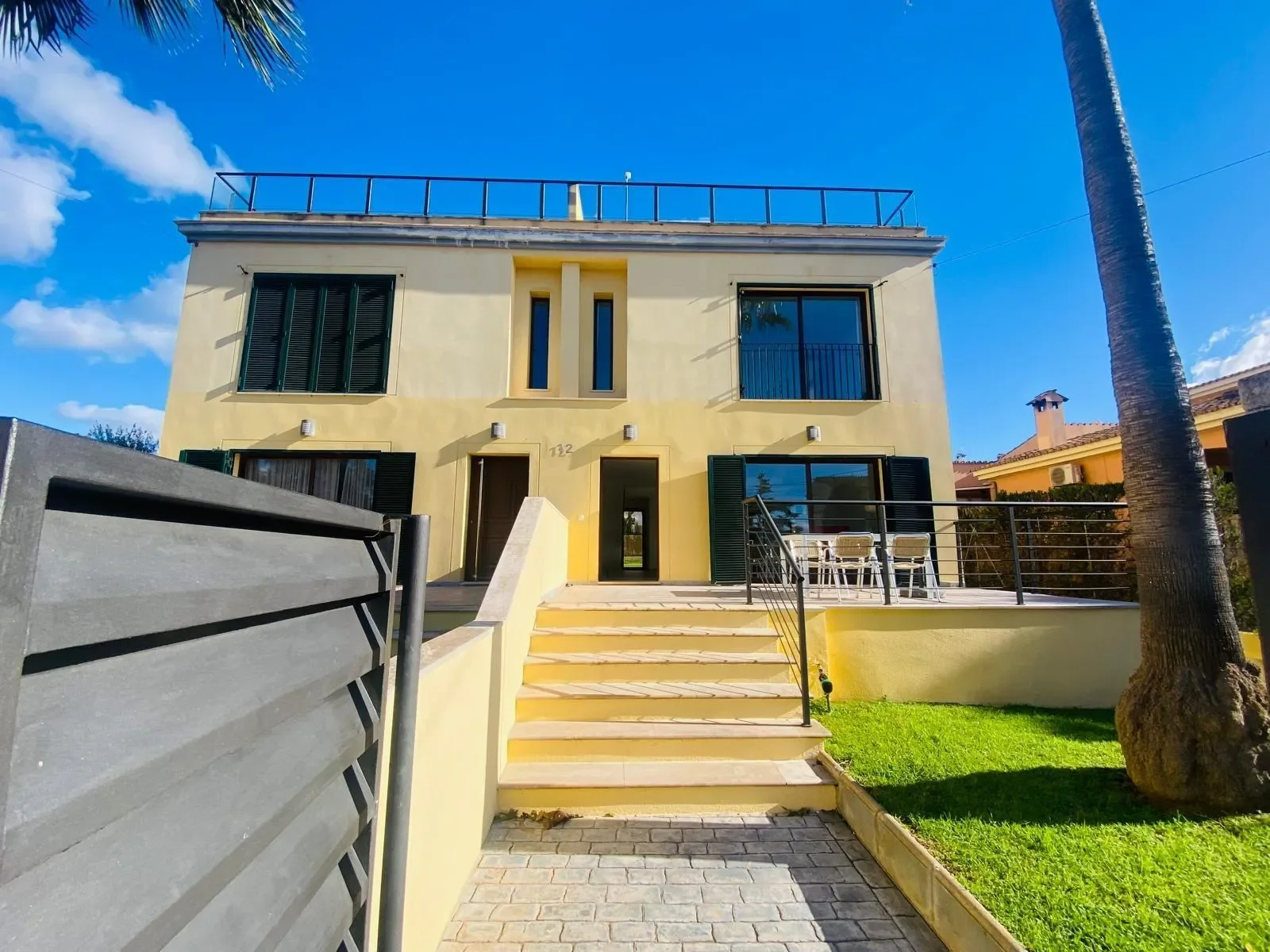 Exterior photo 2