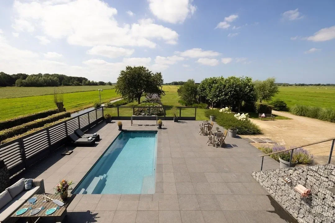 Exterior photo 5