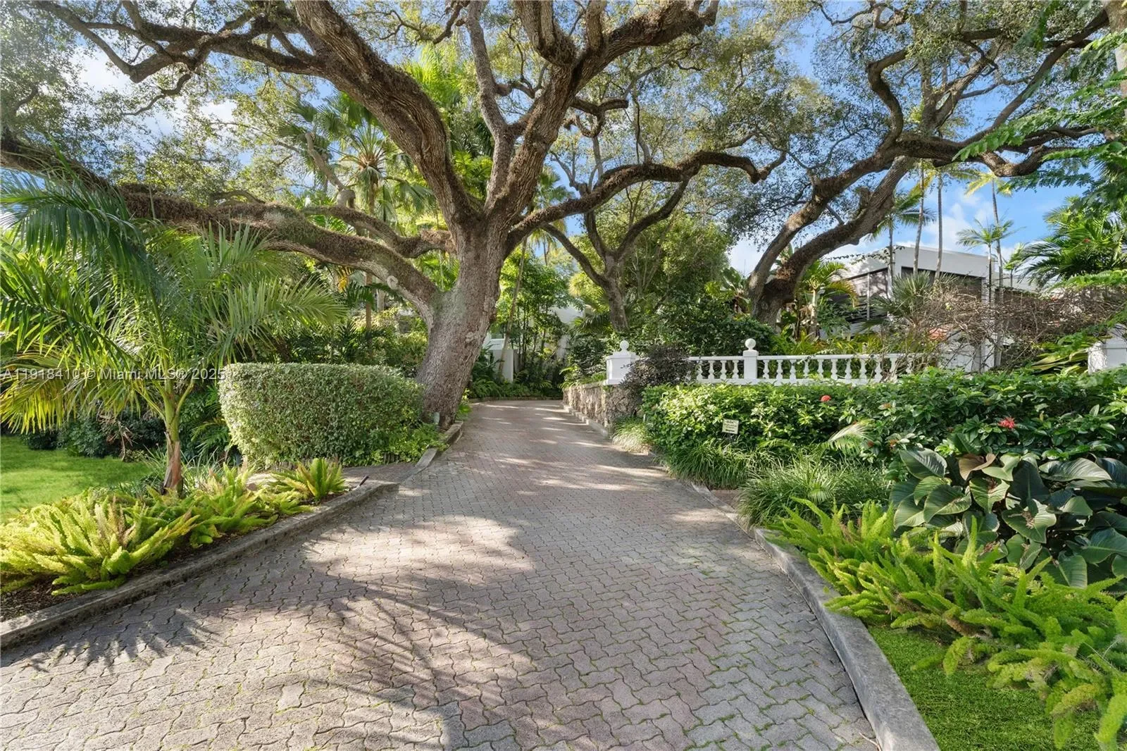 2475 S Bayshore Dr #2, Miami, Florida, United States. - Photo 34