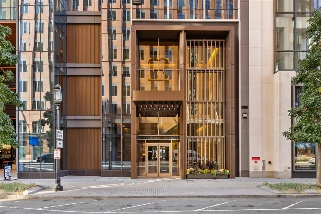 135 Seaport, Boston, Massachusetts, United States. - Photo 16