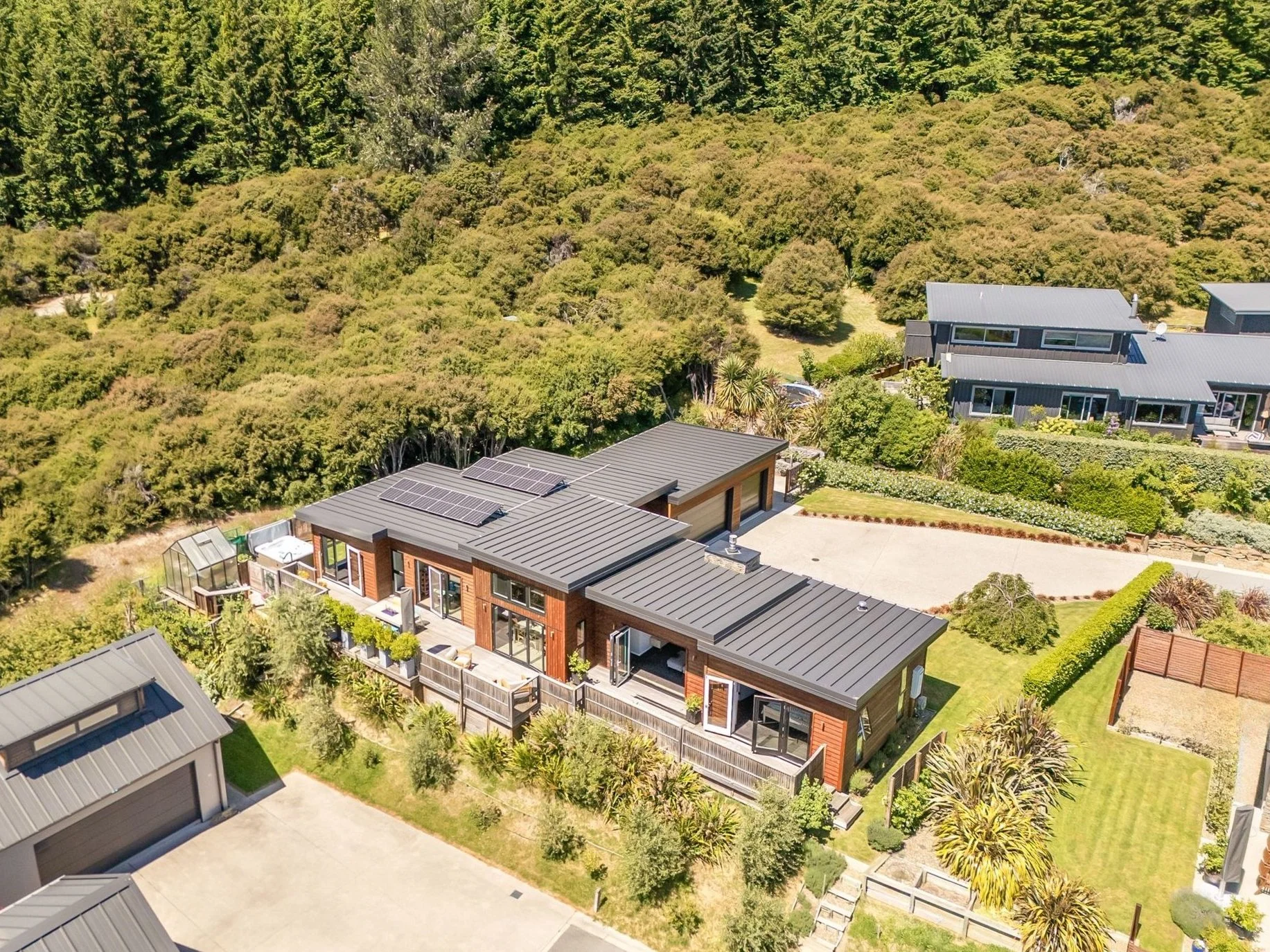 Exterior photo 2