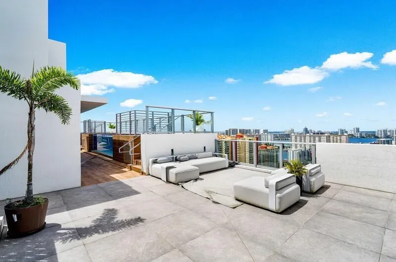 300 Sunny Isles Boulevard, Golden Beach, Florida, United States. - Photo 22