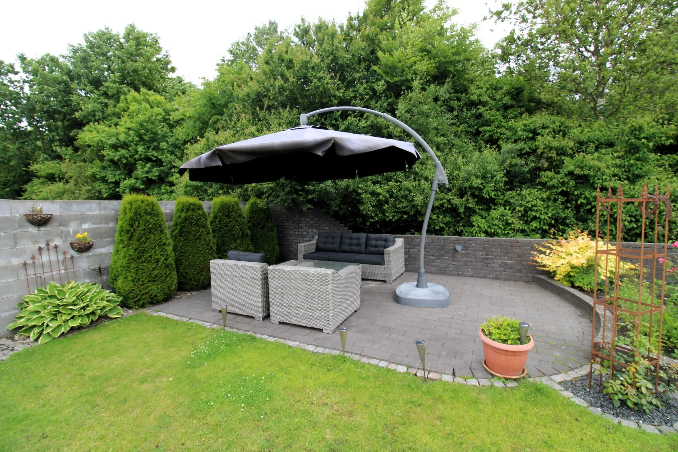 Exterior photo 2