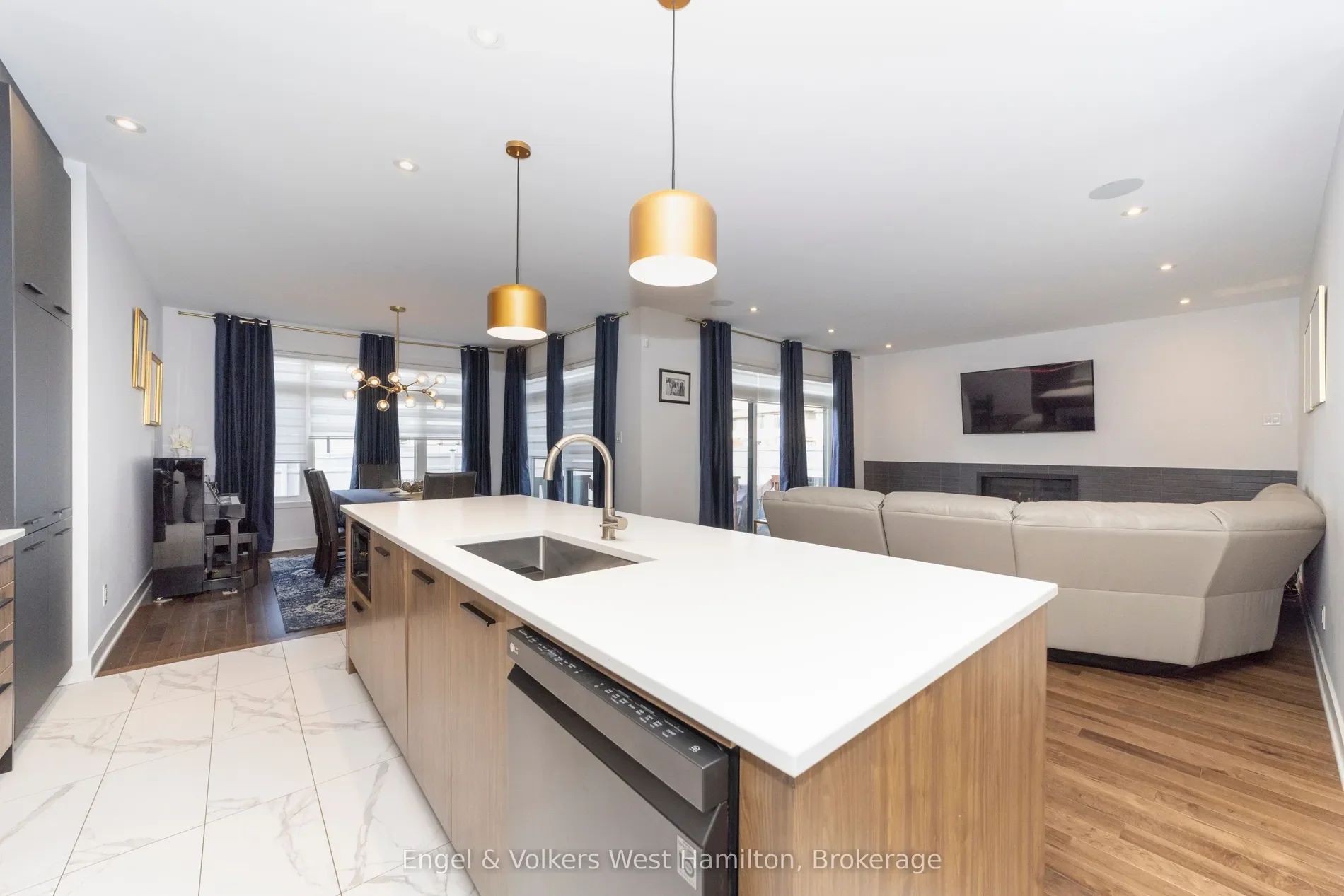 374 Big Dipper Street, Ottawa, Ontario, Canada. - Photo 2
