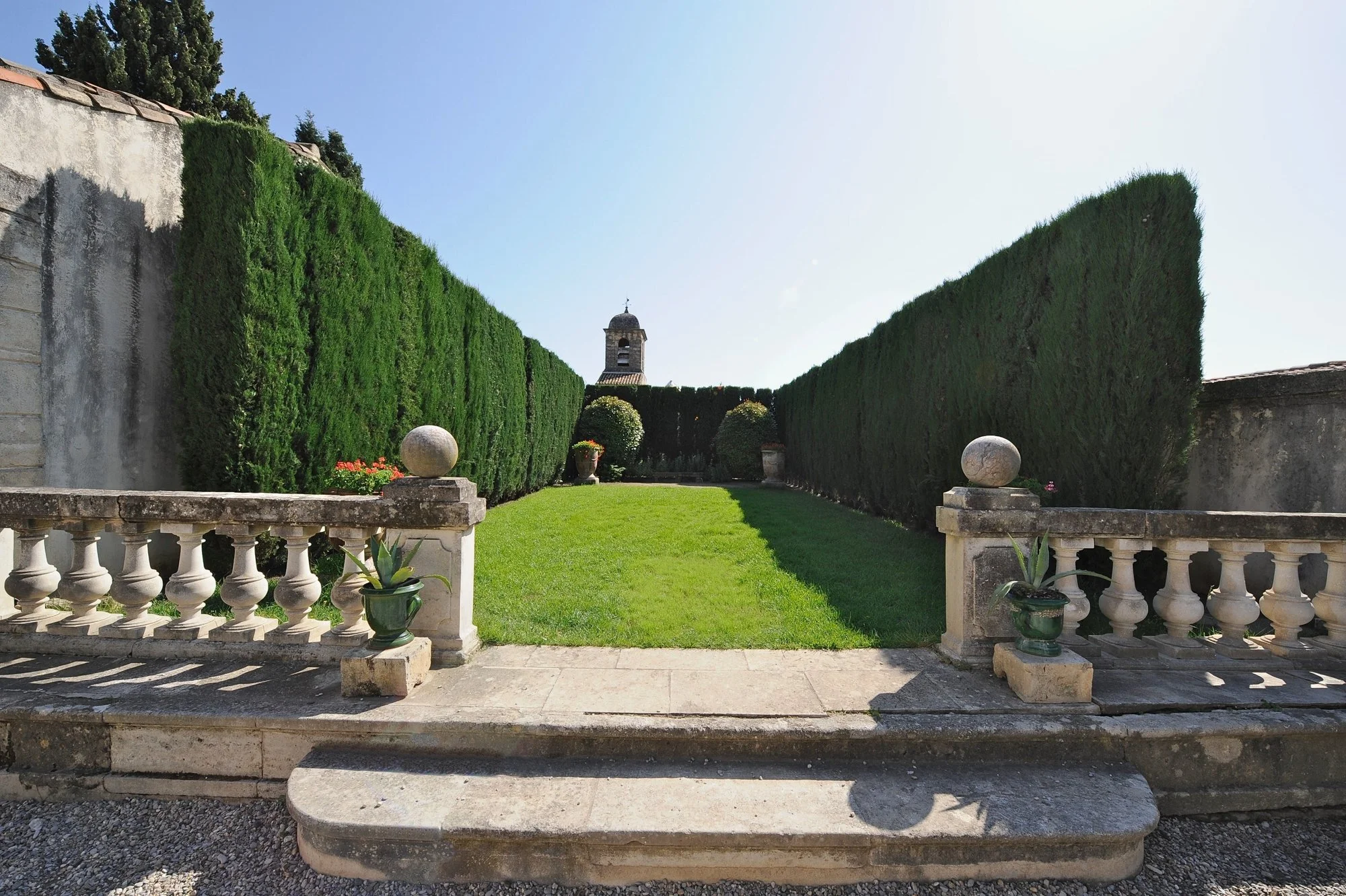Exterior photo 3