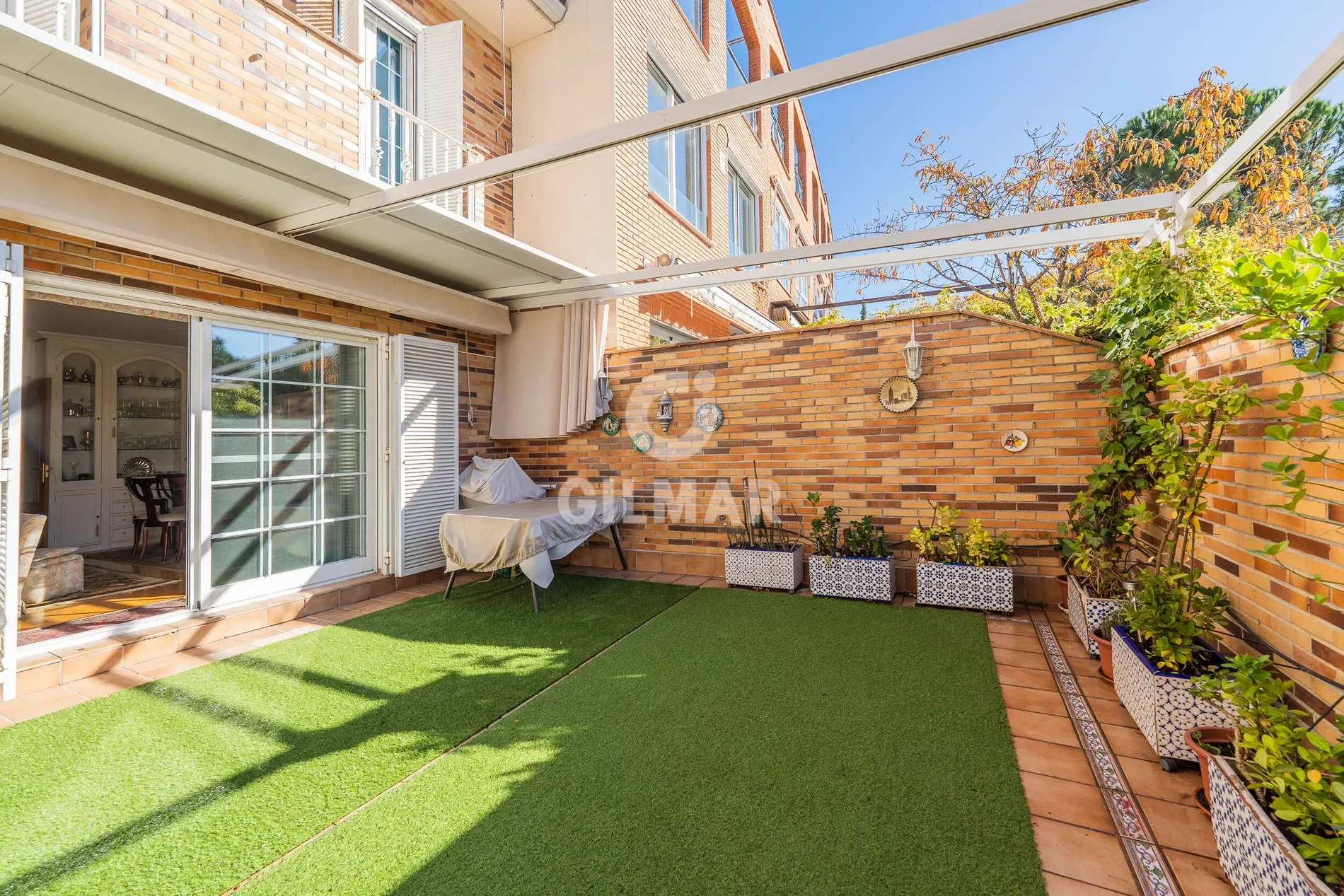Exterior photo 4