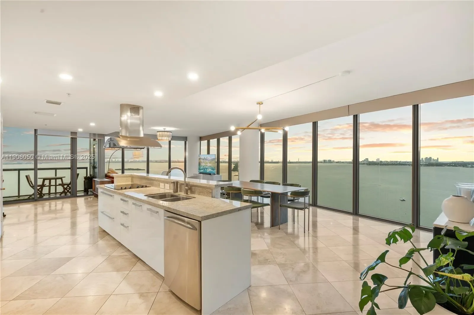 601 NE 36th St 2312, Miami, Florida, United States. - Photo 3