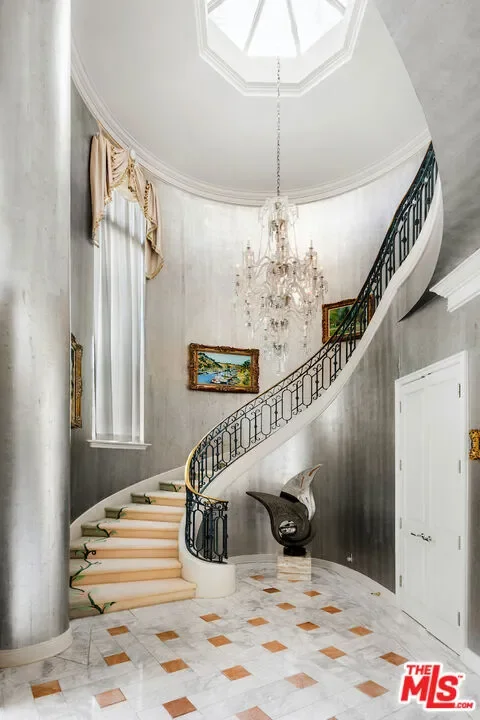 10275 Century Woods Drive, Los Angeles, California, United States. - Photo 17