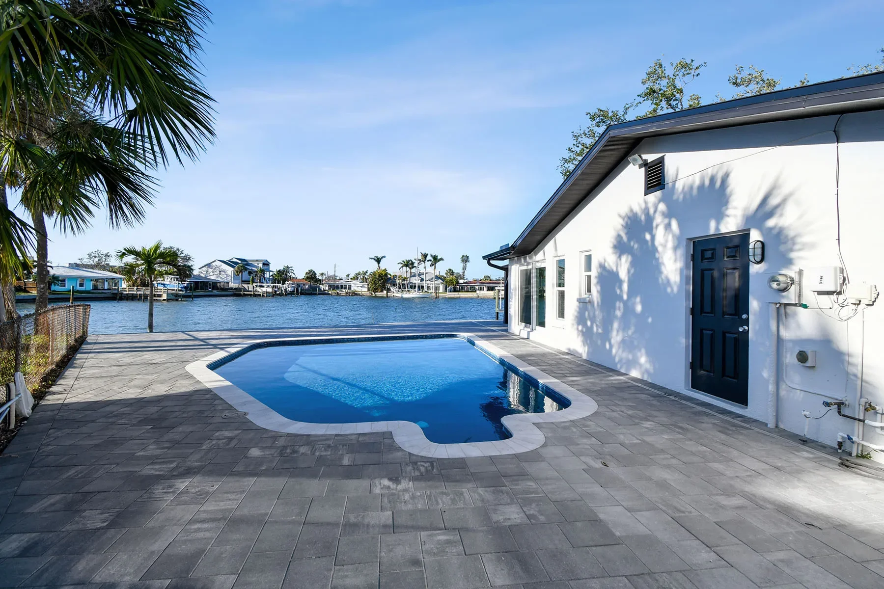 Exterior photo 9