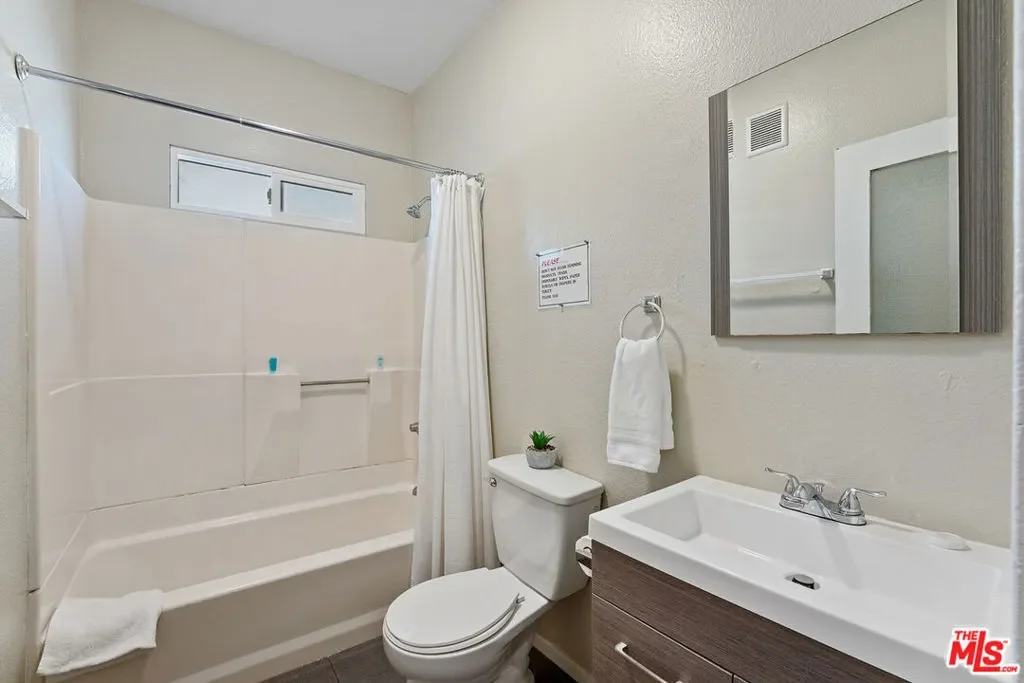 330 Cedar Avenue, Signal Hill, California, United States. - Photo 3