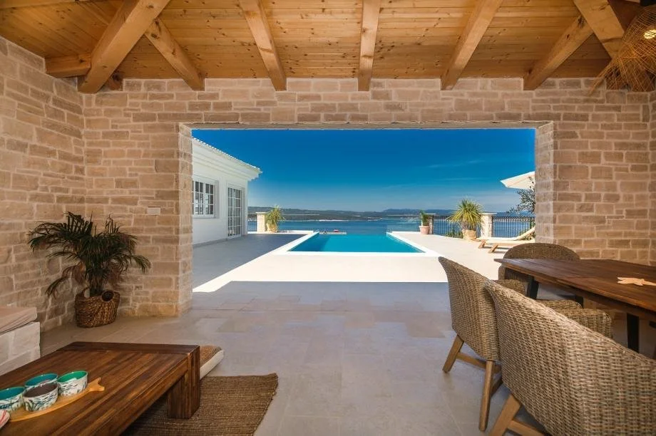 Exterior photo 7