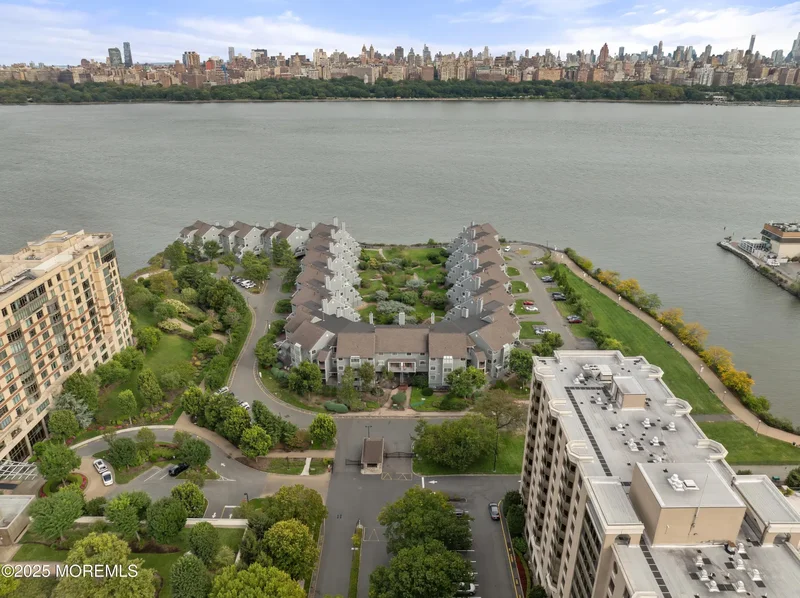 9E Cove Lane, North Bergen, NJ 07047, North Bergen, New Jersey, United States. - Photo 27