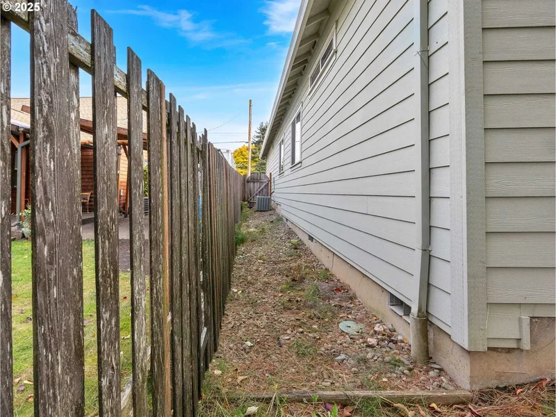 3279 SE ANDERSON RD, Gresham, Oregon, United States. - Photo 28
