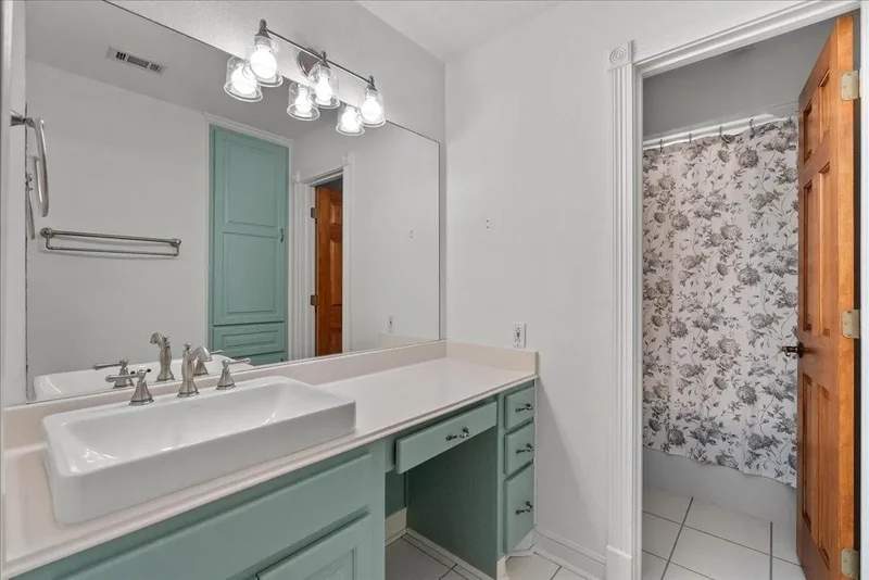 7306 Live Oak Circle, Alvin, Texas, United States. - Photo 46