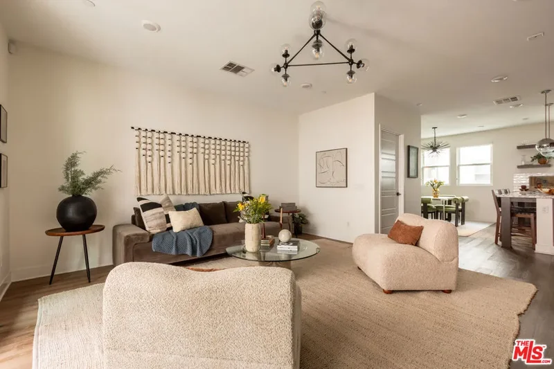 129 S Cessna Lane, Los Angeles, California, United States. - Photo 7