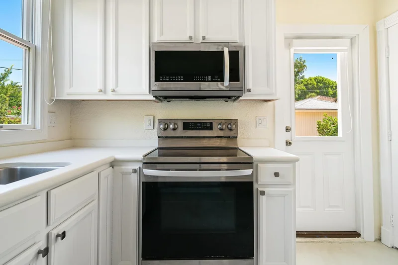813 Avon Road, West Palm Beach, Florida, United States. - Photo 34
