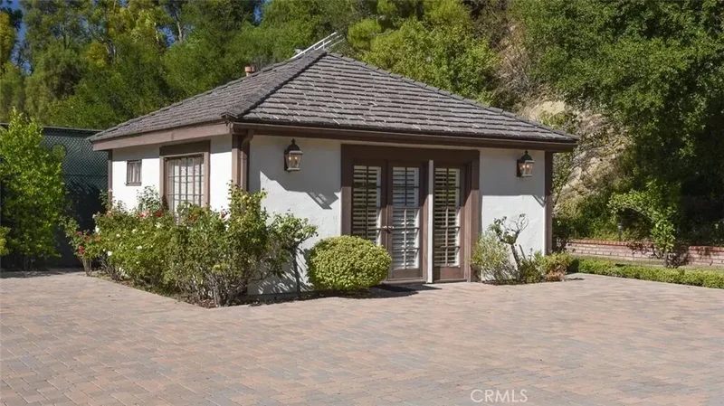 5250 Scott Robertson Road, Hidden Hills, California, United States. - Photo 41