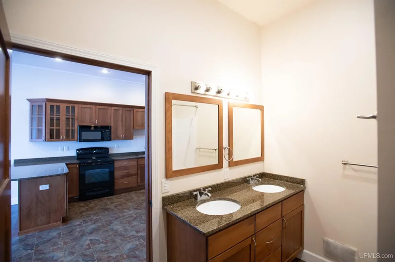 208 E Montezuma, Houghton, MI 49931, Houghton, Michigan, United States. - Photo 75