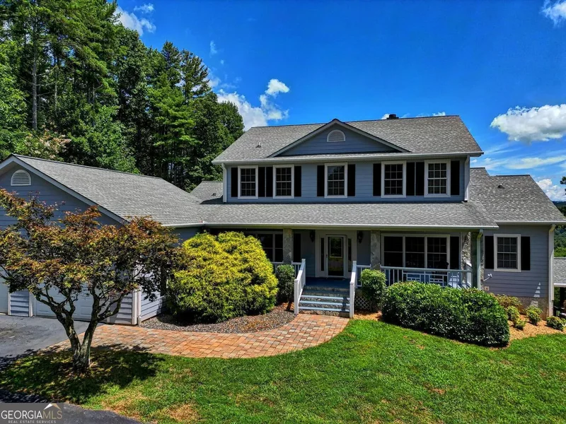 Single Family Residence in Blairsville