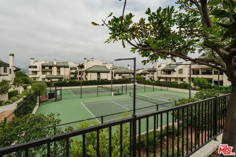 2227 Century Hill, Los Angeles, California, United States. - Photo 33