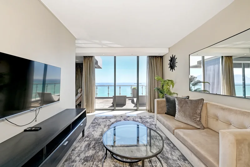 Premium 4-bedroom Cape Town Penthouse with Unrivalled Mountain & Ocean Views