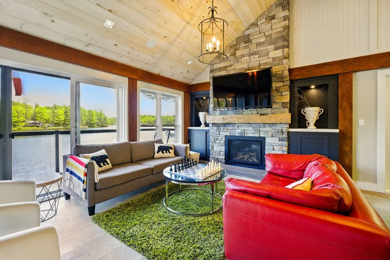 Stunning Go Home Lake Cottage