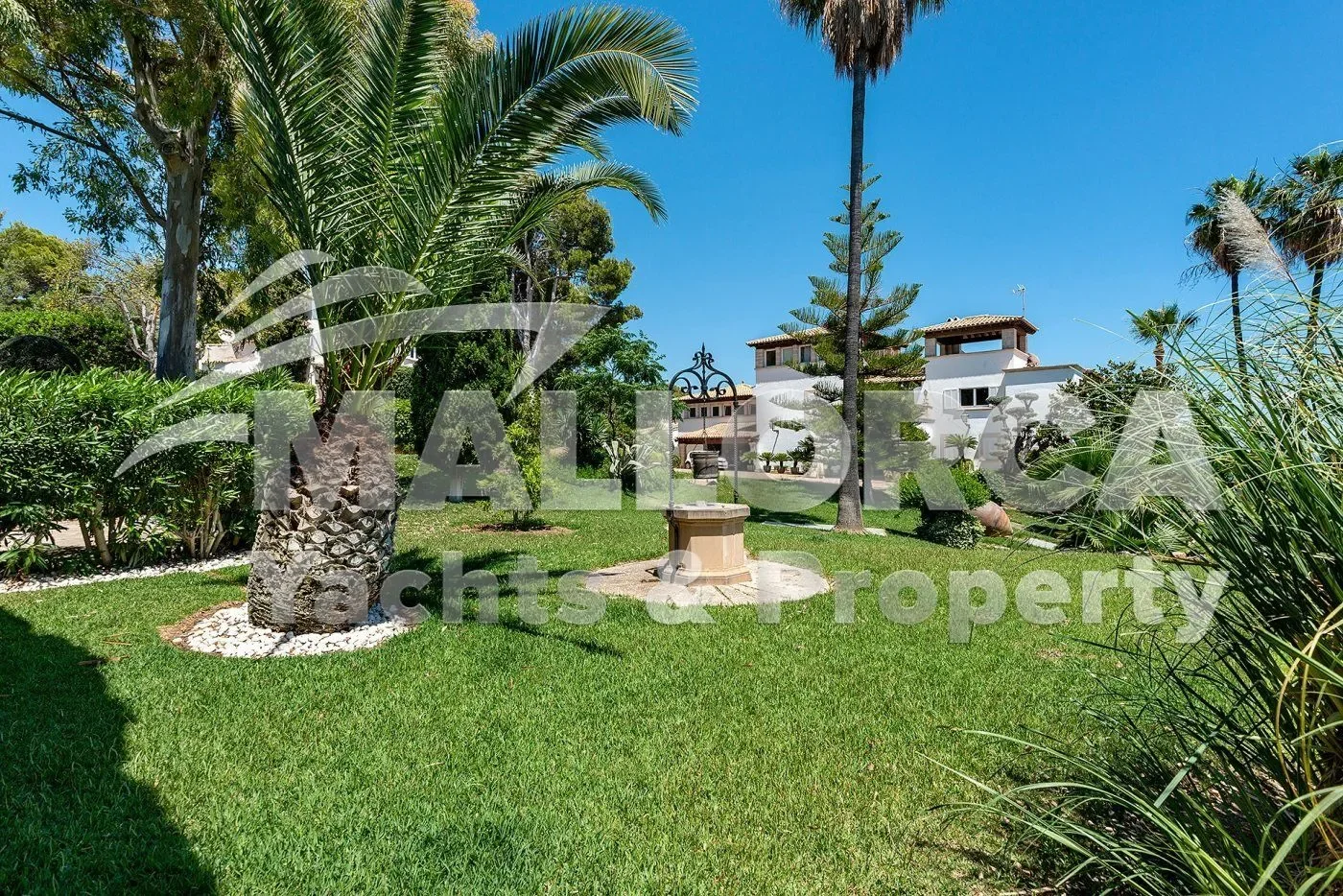 Exterior photo 2